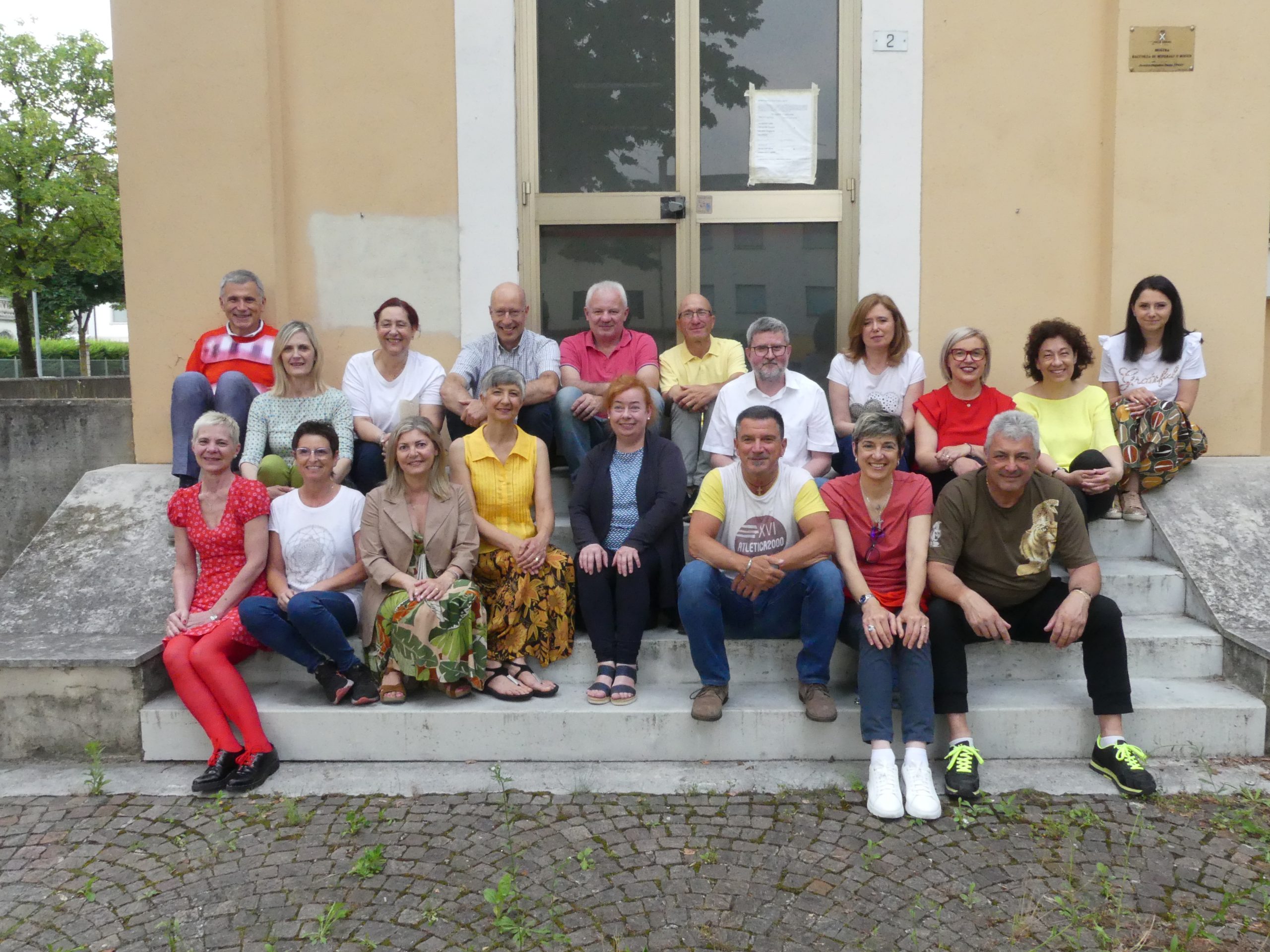 DOPO 46 ANNI, LA STESSA FOTO DI FINE QUINTA ELEMENTARE